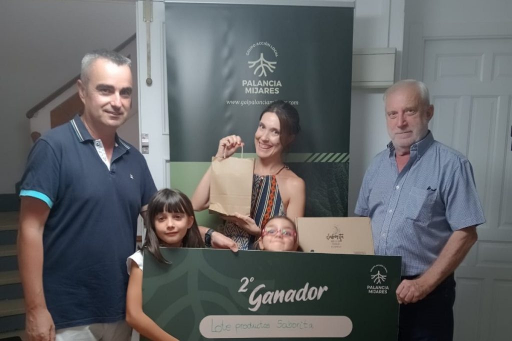 el gal palancia mijares entrega los premios a la mejor fotografía